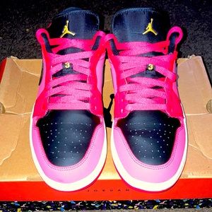 Size 11 WMNS AIR JORDAN 1 LOW 'SIREN RED'